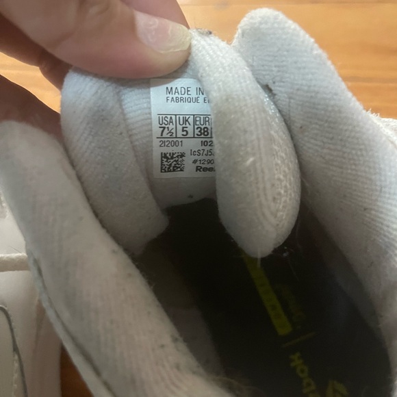 Rebook - Picture 5 of 5